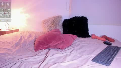 Sarah and Erik online show from 02/07/25, 03:01