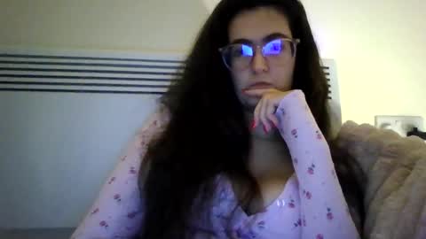 Snapshot of sarahcam95xx chatting on 12/03/25, 10:52 Sarah online show from 12/03/25, 10:52