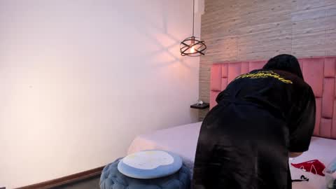 Sarah Deyvis online show from 01/18/25, 01:52