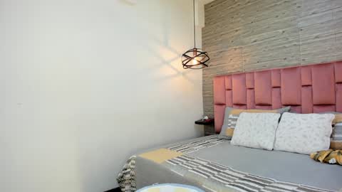 Sarah Deyvis online show from 02/06/25, 06:02