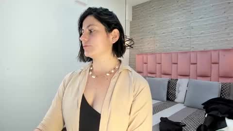 Sarah Deyvis online show from 02/23/25, 02:04