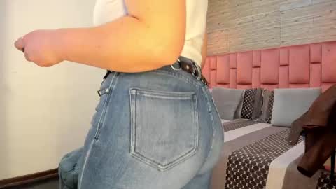 Sarah Deyvis online show from 02/27/25, 02:21