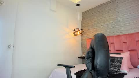 Sarah Deyvis online show from 09/11/25, 05:46