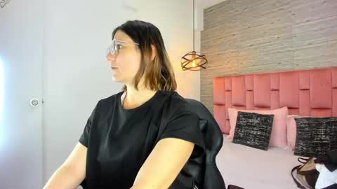 Sarah Deyvis online show from 09/28/25, 02:33