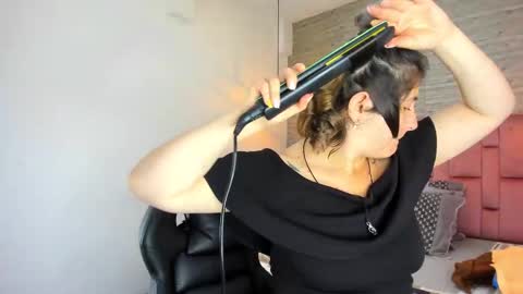 Sarah Deyvis online show from 10/10/25, 03:00