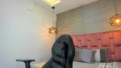 Sarah Deyvis online show from 10/15/25, 01:44