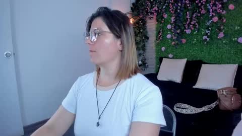 Sarah Deyvis online show from 11/13/25, 01:43