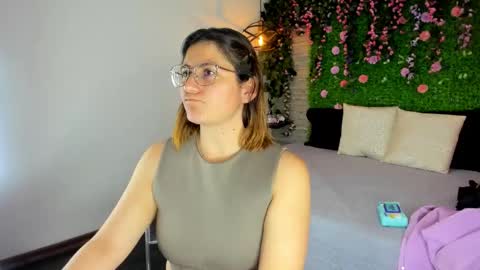 Sarah Deyvis online show from 11/24/25, 03:23