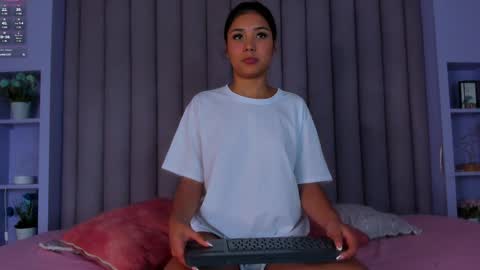 Snapshot of sarahevans__ chatting on 12/05/24, 07:38 Sarah Evans online show from 12/05/24, 07:38