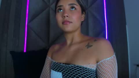 Snapshot of sarahevans__ chatting on 03/06/25, 02:51 Sarah Evans online show from 03/06/25, 02:51