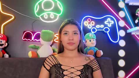 Snapshot of sarahevans__ chatting on 03/11/25, 05:49 Sarah Evans online show from 03/11/25, 05:49