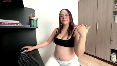 Snapshot of sarahhh_0 chatting on 05/27/26, 04:37 Sarahhh 0 online show from 05/27/26, 04:37