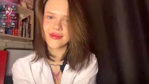 Snapshot of sarahhunnye chatting on 03/21/26, 11:37 Sarah online show from 03/21/26, 11:37