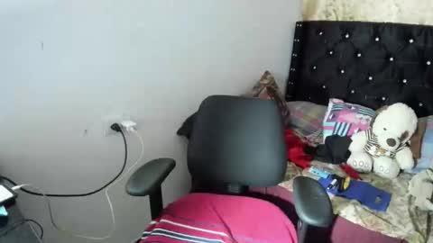 Snapshot of sarahlovexxv chatting on 10/13/25, 06:13 Sarah online show from 10/13/25, 06:13