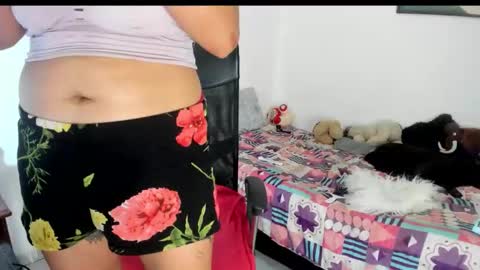 Snapshot of sarahlovexxv chatting on 12/22/25, 05:10 Sarah online show from 12/22/25, 05:10