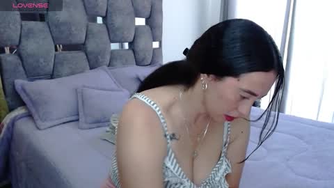 Snapshot of sarahott_1 chatting on 10/27/25, 03:05 Lia online show from 10/27/25, 03:05