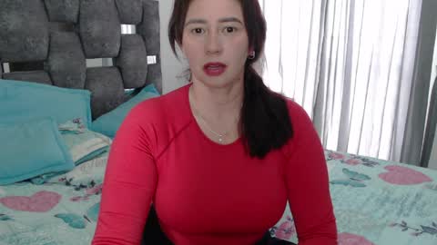 Snapshot of sarahott_1 chatting on 03/27/26, 08:30 Lia online show from 03/27/26, 08:30