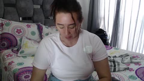 Snapshot of sarahott_1 chatting on 04/08/26, 03:23 Lia online show from 04/08/26, 03:23