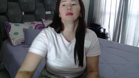 Snapshot of sarahott_1 chatting on 04/11/26, 03:49 Lia online show from 04/11/26, 03:49