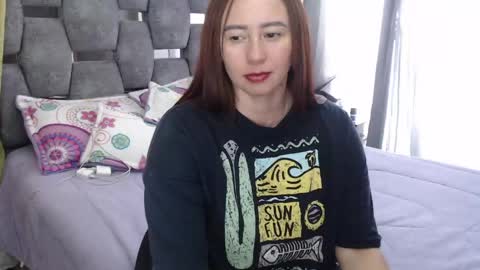 Snapshot of sarahott_1 chatting on 04/13/26, 08:47 Lia online show from 04/13/26, 08:47