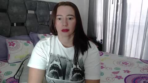 Snapshot of sarahott_1 chatting on 04/24/26, 03:25 Lia online show from 04/24/26, 03:25