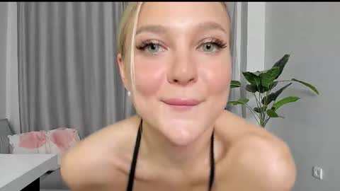 sarahphyllis online show from 09/23/25, 07:39