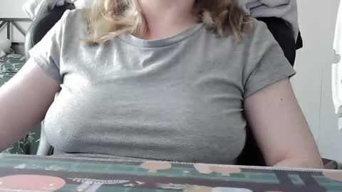 Snapshot of sarahpmummy chatting on 04/27/26, 08:07 Sarah online show from 04/27/26, 08:07