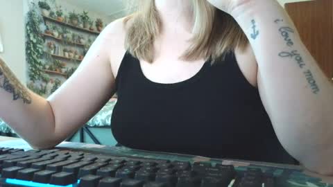 Snapshot of sarahpmummy chatting on 06/11/26, 10:41 Sarah online show from 06/11/26, 10:41