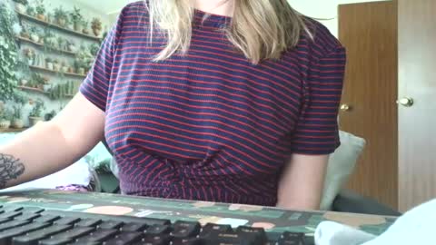 Snapshot of sarahpmummy chatting on 07/31/26, 10:31 Sarah online show from 07/31/26, 10:31