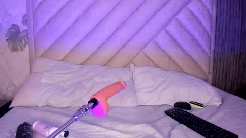 Snapshot of sarahrizof chatting on 03/15/26, 05:02 Sara online show from 03/15/26, 05:02