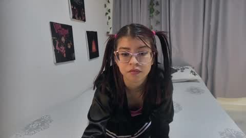 Snapshot of sarahsmitt chatting on 06/19/26, 03:38 Sarah online show from 06/19/26, 03:38