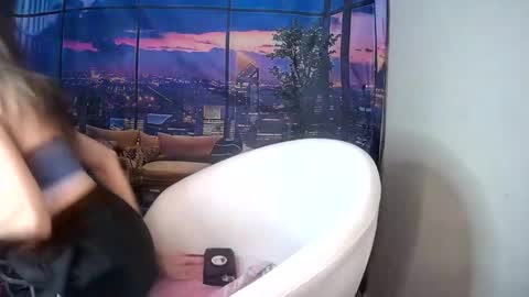 SarahStarr online show from 12/16/25, 05:23