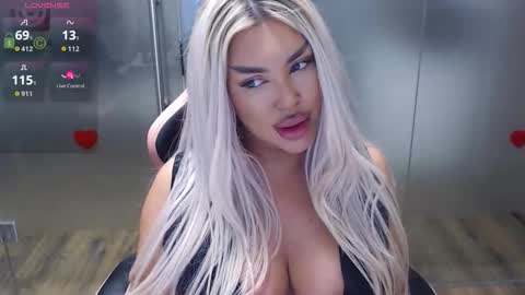 Snapshot of sarahstone_ chatting on 02/09/26, 08:29 Sarah online show from 02/09/26, 08:29