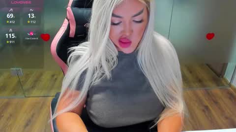 Snapshot of sarahstone_ chatting on 03/03/26, 07:47 Sarah online show from 03/03/26, 07:47