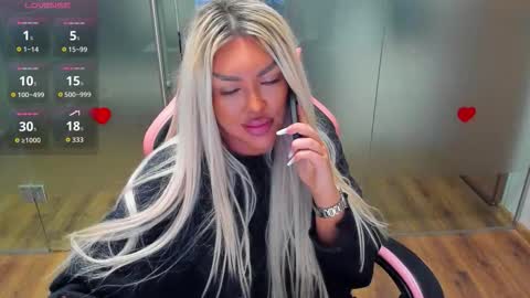 Snapshot of sarahstone_ chatting on 03/05/26, 07:59 Sarah online show from 03/05/26, 07:59