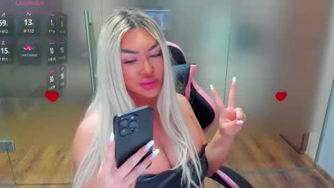 Snapshot of sarahstone_ chatting on 03/14/26, 02:33 Sarah online show from 03/14/26, 02:33