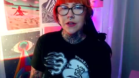 Snapshot of saraht666 chatting on 10/04/25, 05:16 Sarah T online show from 10/04/25, 05:16