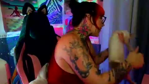 Snapshot of saraht666 chatting on 10/19/25, 07:20 Sarah T online show from 10/19/25, 07:20