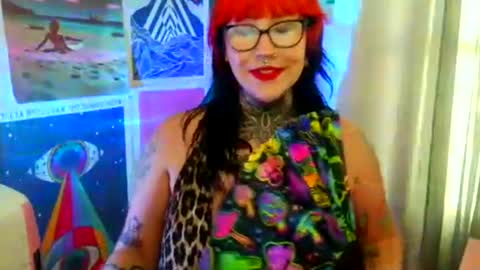 Snapshot of saraht666 chatting on 10/22/25, 03:34 Sarah T online show from 10/22/25, 03:34