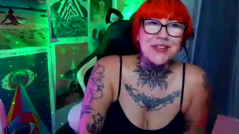 Snapshot of saraht666 chatting on 10/28/25, 11:18 Sarah T online show from 10/28/25, 11:18