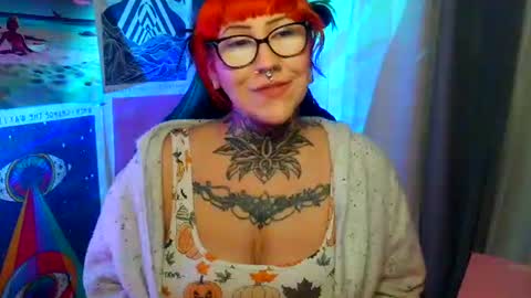 Snapshot of saraht666 chatting on 11/02/25, 06:38 Sarah T online show from 11/02/25, 06:38