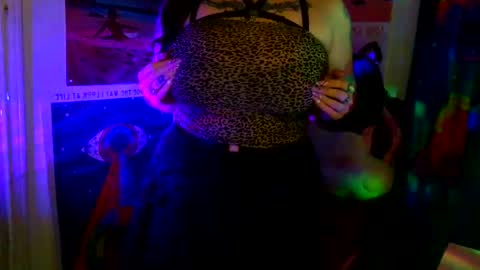 Snapshot of saraht666 chatting on 04/04/26, 05:16 Sarah T online show from 04/04/26, 05:16