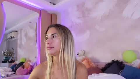 Snapshot of sarajennyfer chatting on 06/29/26, 04:30 Jenny online show from 06/29/26, 04:30