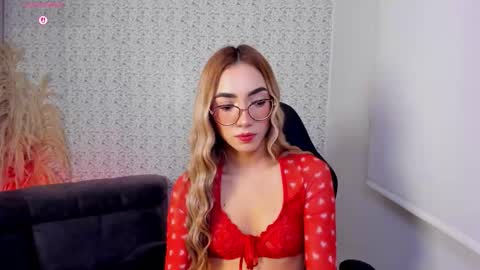 Sara jones   online show from 12/02/25, 04:02