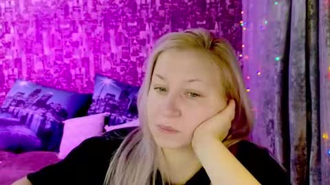 Snapshot of sarakatherin chatting on 12/23/24, 03:18 Sara online show from 12/23/24, 03:18