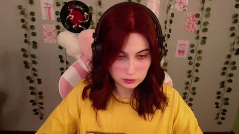 Snapshot of sarakinski chatting on 12/24/24, 01:28 Sara online show from 12/24/24, 01:28