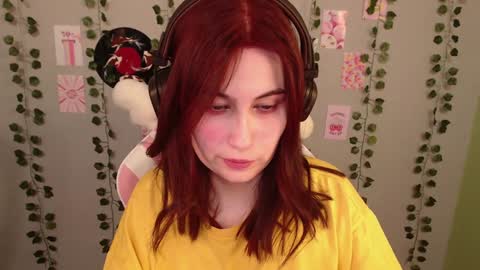 Snapshot of sarakinski chatting on 12/25/24, 02:56 Sara online show from 12/25/24, 02:56