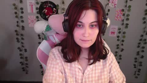 Snapshot of sarakinski chatting on 02/09/25, 04:40 Sara online show from 02/09/25, 04:40