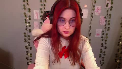 Snapshot of sarakinski chatting on 12/23/25, 11:08 Sara online show from 12/23/25, 11:08