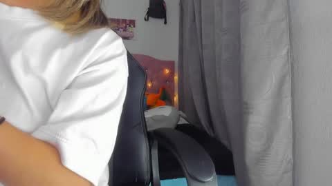 sara  online show from 01/10/25, 02:57